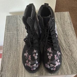 Brand new women’s size 9 cherry blossoms boots